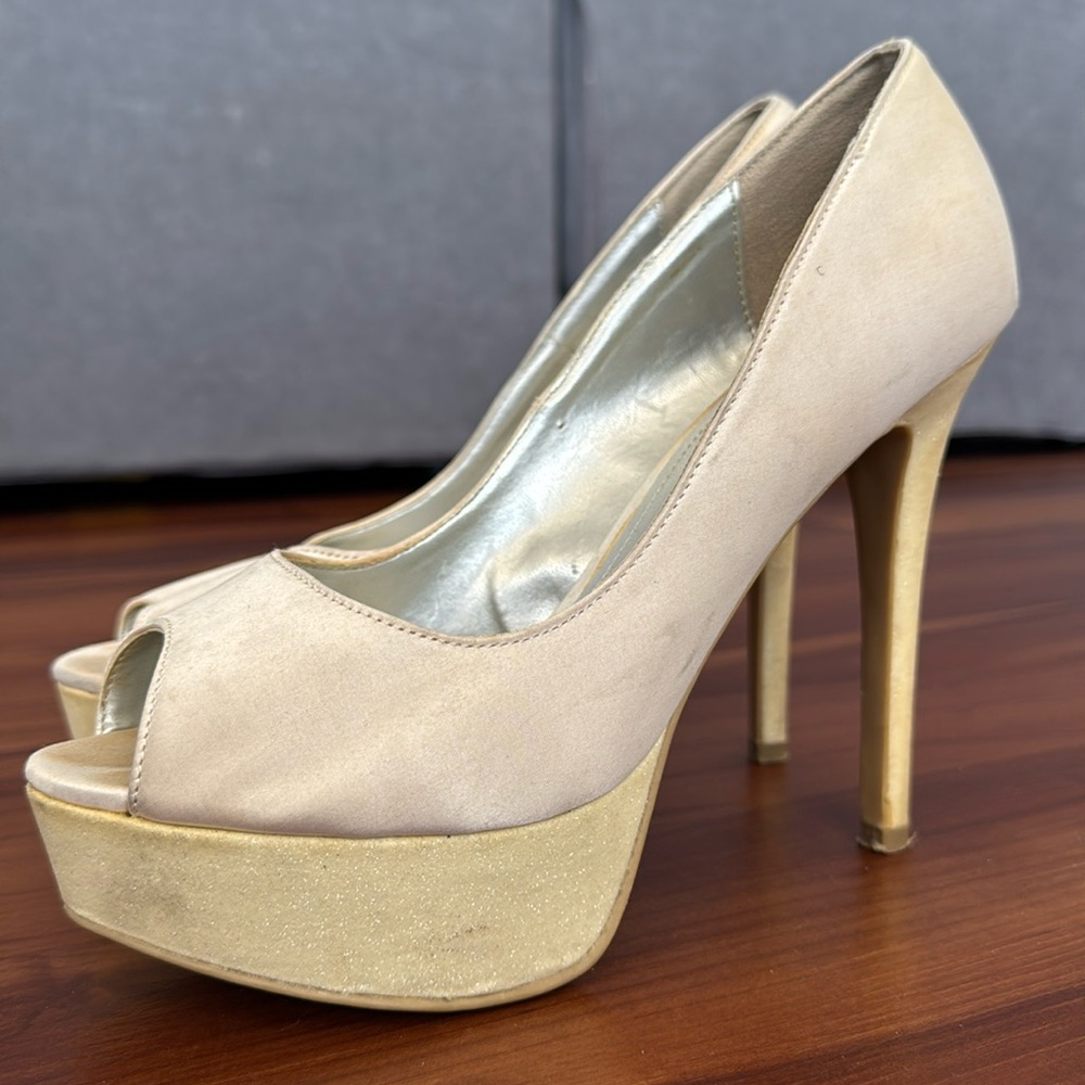 Unforgettable Moments cream heels | Size: 7.5